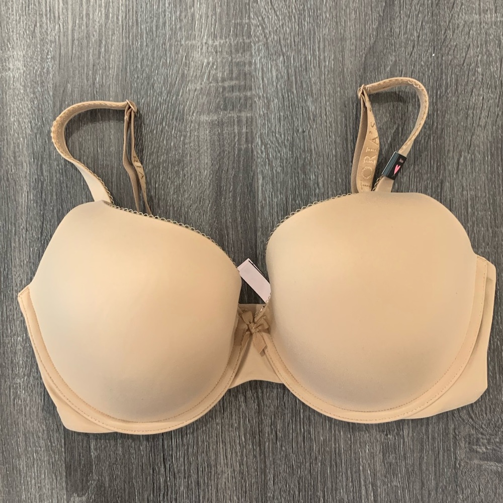 Victoria’s Secret body by Victoria nude bra